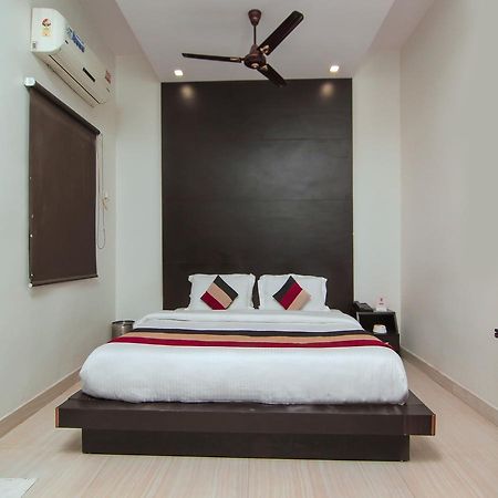 Oyo 1358 Hotel Crossroad Lucknow Buitenkant foto