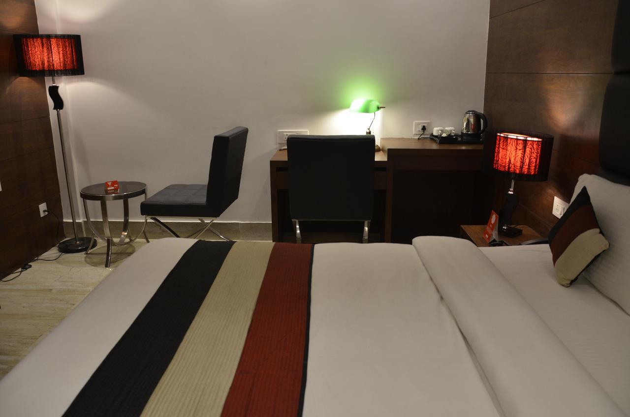 Oyo 1358 Hotel Crossroad Lucknow Buitenkant foto