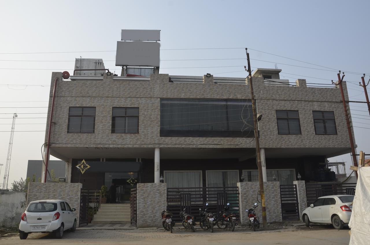Oyo 1358 Hotel Crossroad Lucknow Buitenkant foto