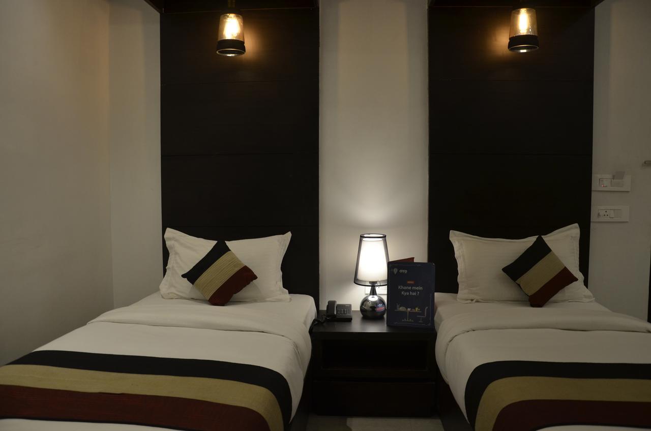 Oyo 1358 Hotel Crossroad Lucknow Buitenkant foto