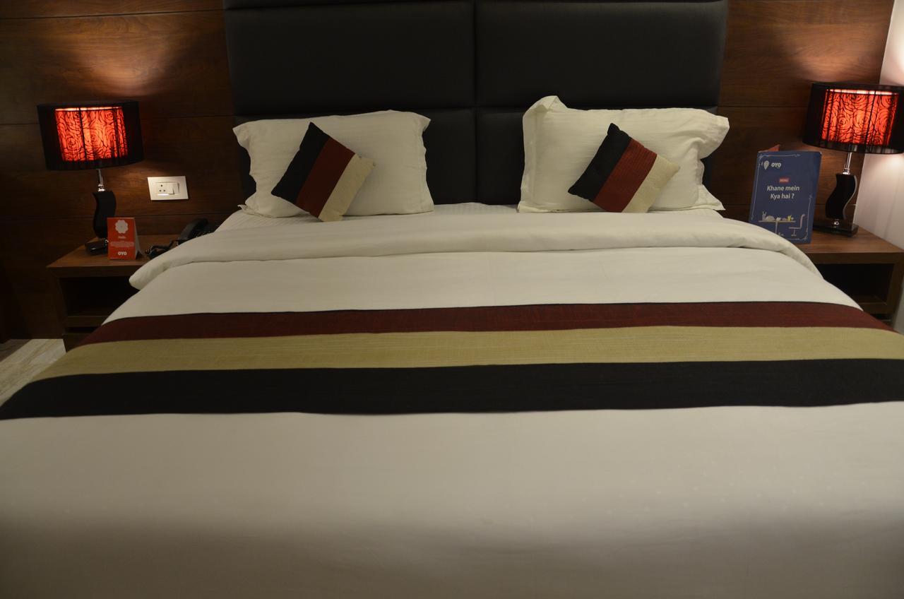 Oyo 1358 Hotel Crossroad Lucknow Buitenkant foto