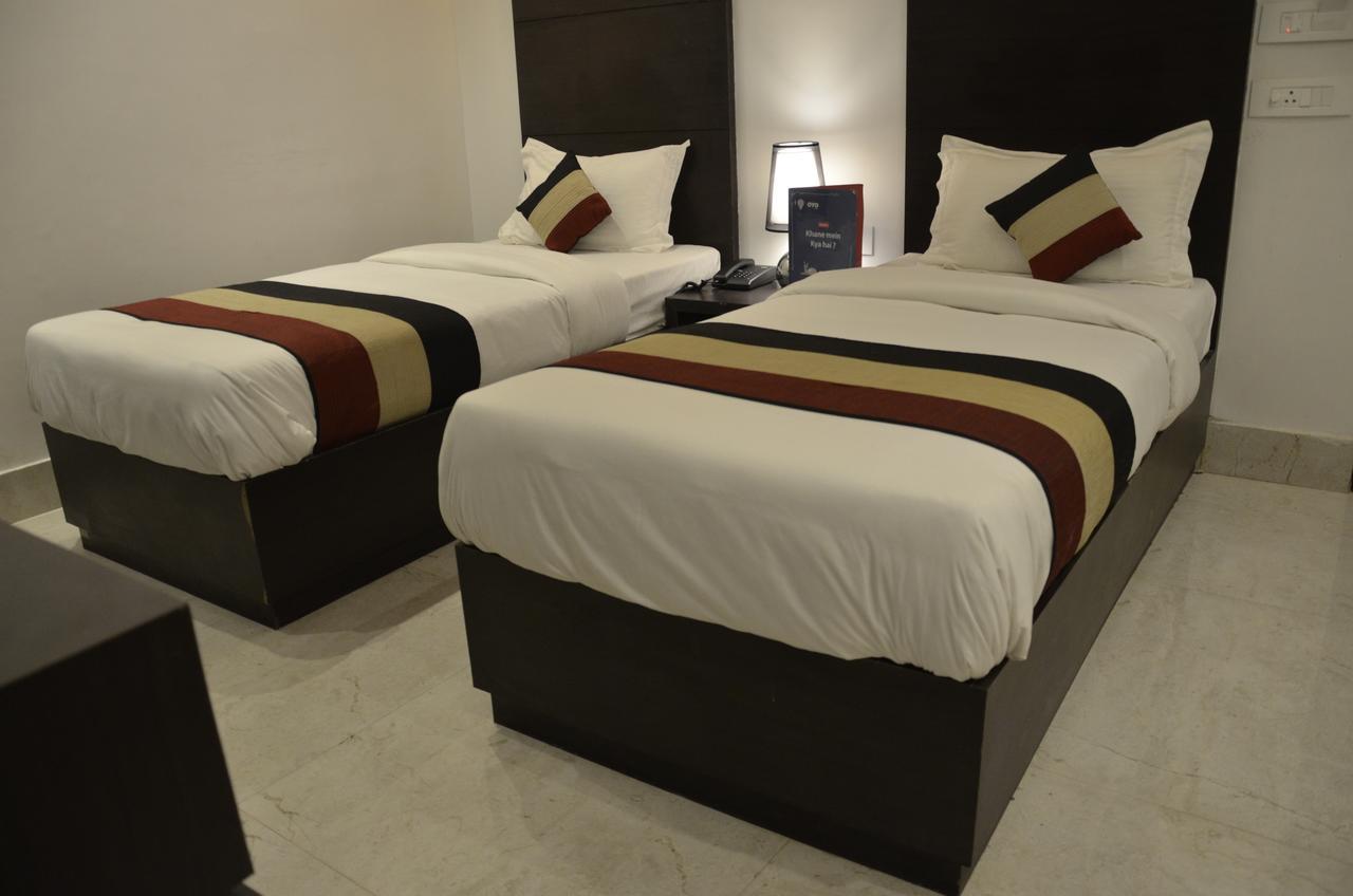Oyo 1358 Hotel Crossroad Lucknow Buitenkant foto