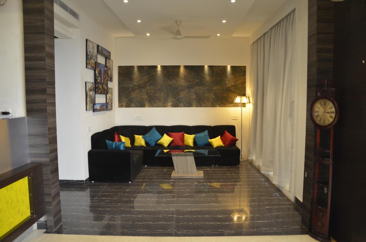 Oyo 1358 Hotel Crossroad Lucknow Buitenkant foto