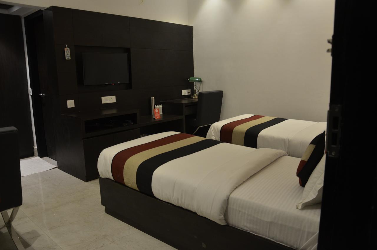 Oyo 1358 Hotel Crossroad Lucknow Buitenkant foto