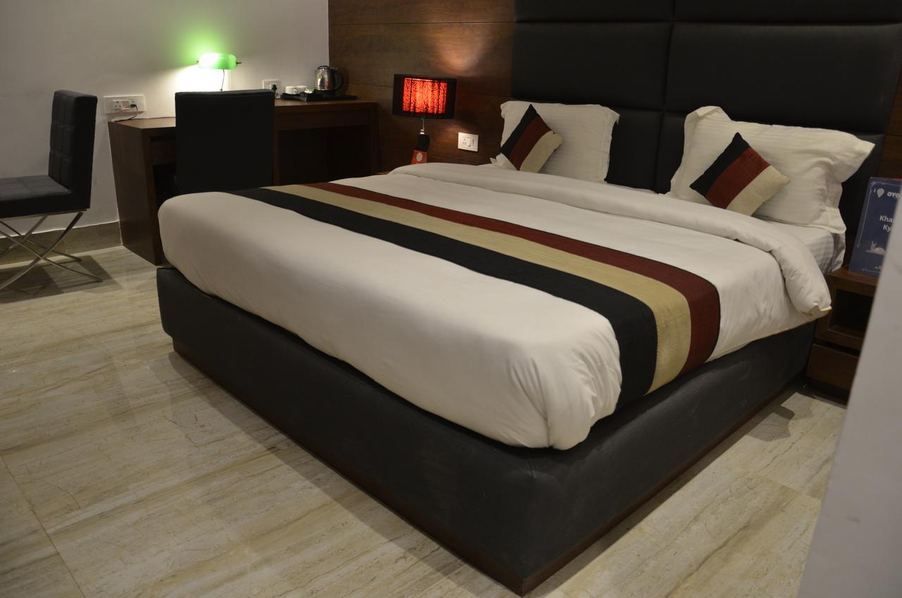 Oyo 1358 Hotel Crossroad Lucknow Buitenkant foto