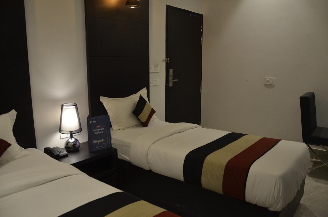 Oyo 1358 Hotel Crossroad Lucknow Buitenkant foto