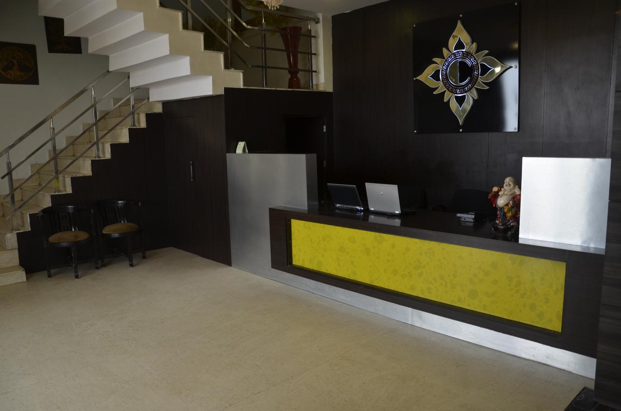 Oyo 1358 Hotel Crossroad Lucknow Buitenkant foto