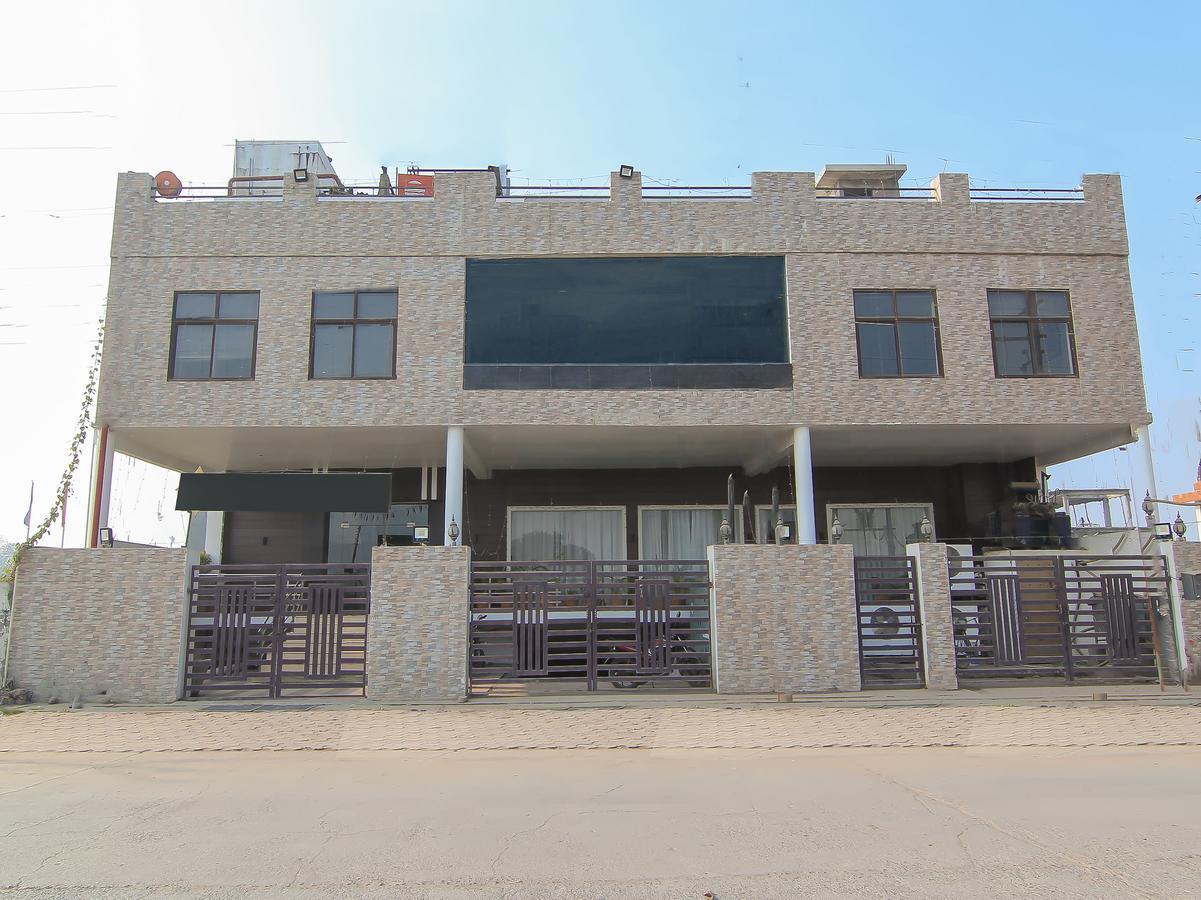 Oyo 1358 Hotel Crossroad Lucknow Buitenkant foto