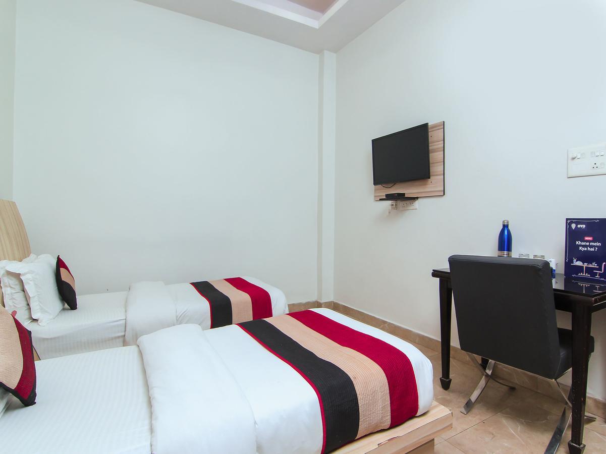 Oyo 1358 Hotel Crossroad Lucknow Buitenkant foto