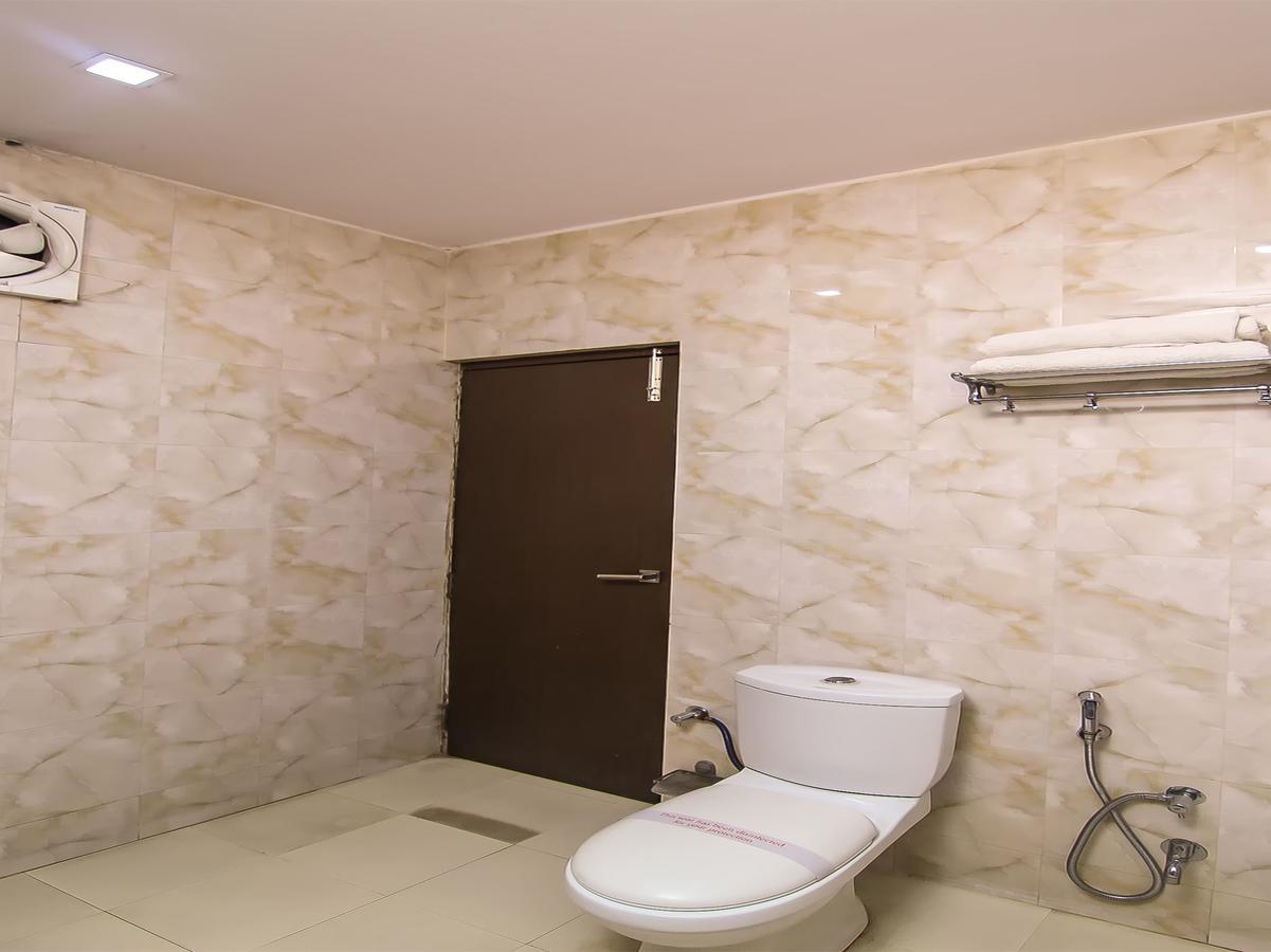Oyo 1358 Hotel Crossroad Lucknow Buitenkant foto