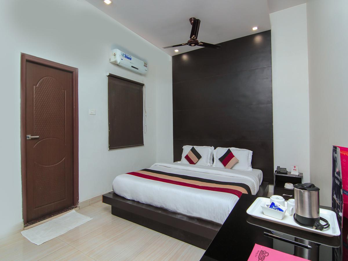 Oyo 1358 Hotel Crossroad Lucknow Buitenkant foto