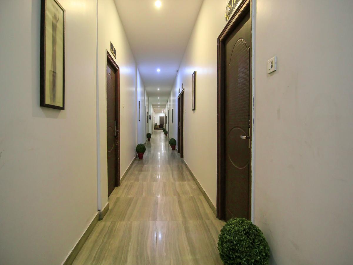 Oyo 1358 Hotel Crossroad Lucknow Buitenkant foto
