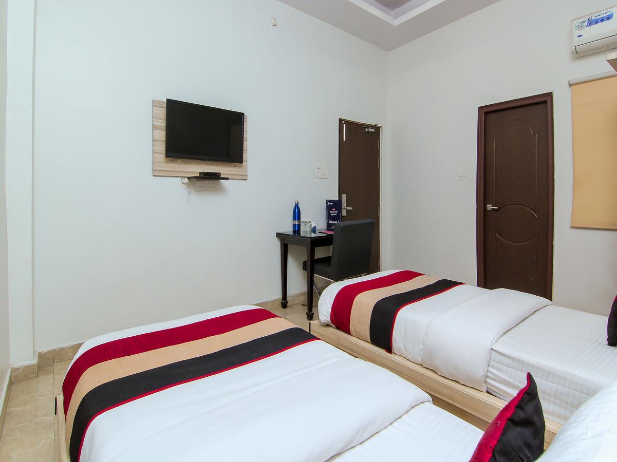 Oyo 1358 Hotel Crossroad Lucknow Buitenkant foto