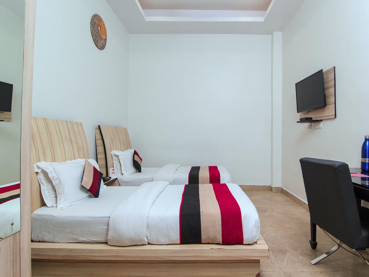 Oyo 1358 Hotel Crossroad Lucknow Buitenkant foto