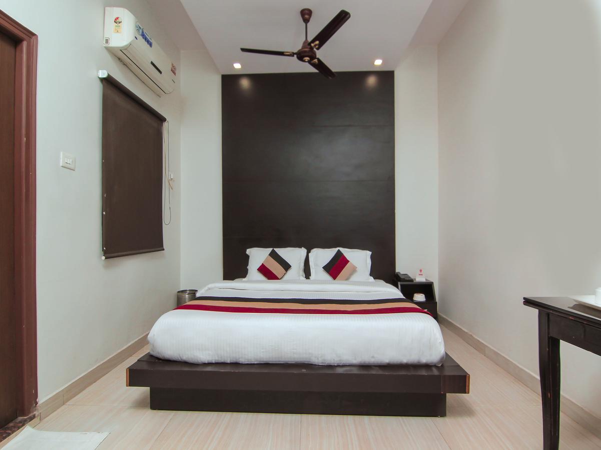 Oyo 1358 Hotel Crossroad Lucknow Buitenkant foto
