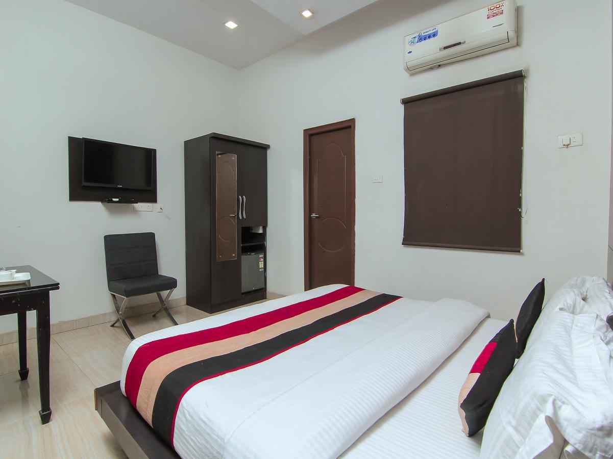 Oyo 1358 Hotel Crossroad Lucknow Buitenkant foto