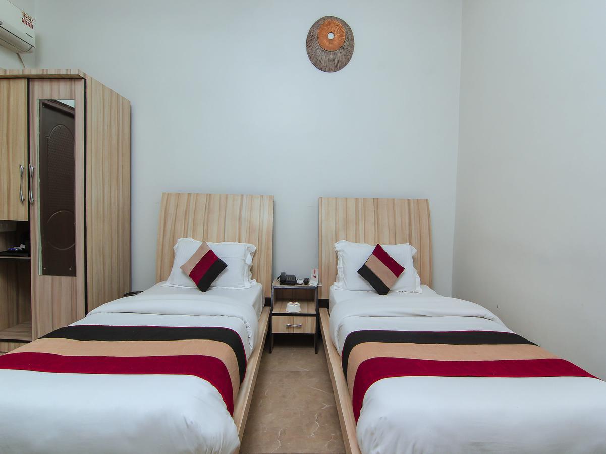 Oyo 1358 Hotel Crossroad Lucknow Buitenkant foto