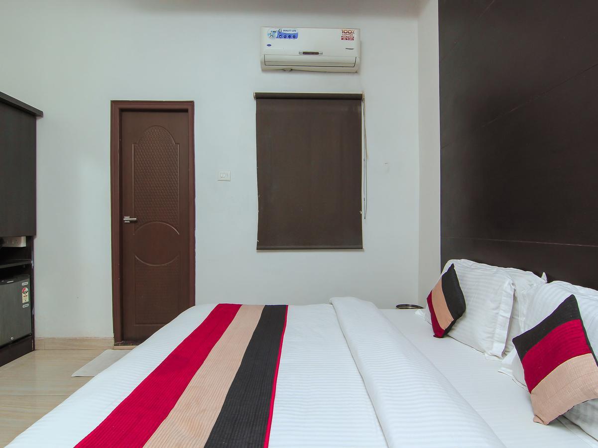 Oyo 1358 Hotel Crossroad Lucknow Buitenkant foto