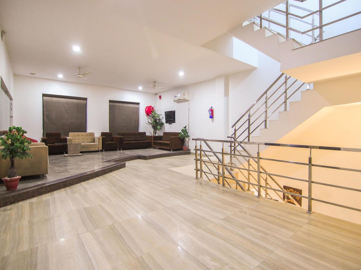 Oyo 1358 Hotel Crossroad Lucknow Buitenkant foto