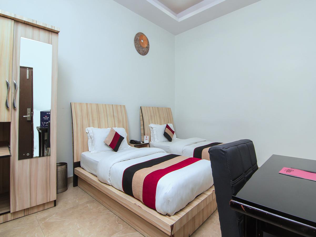 Oyo 1358 Hotel Crossroad Lucknow Buitenkant foto