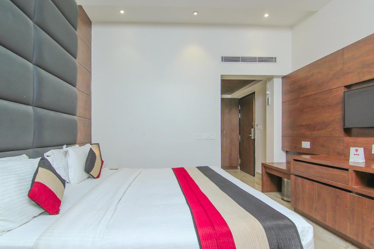 Oyo 1358 Hotel Crossroad Lucknow Buitenkant foto