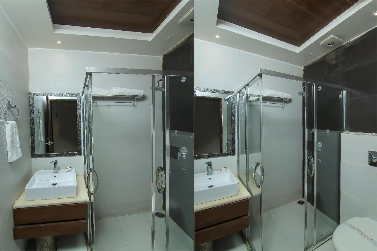 Oyo 1358 Hotel Crossroad Lucknow Buitenkant foto