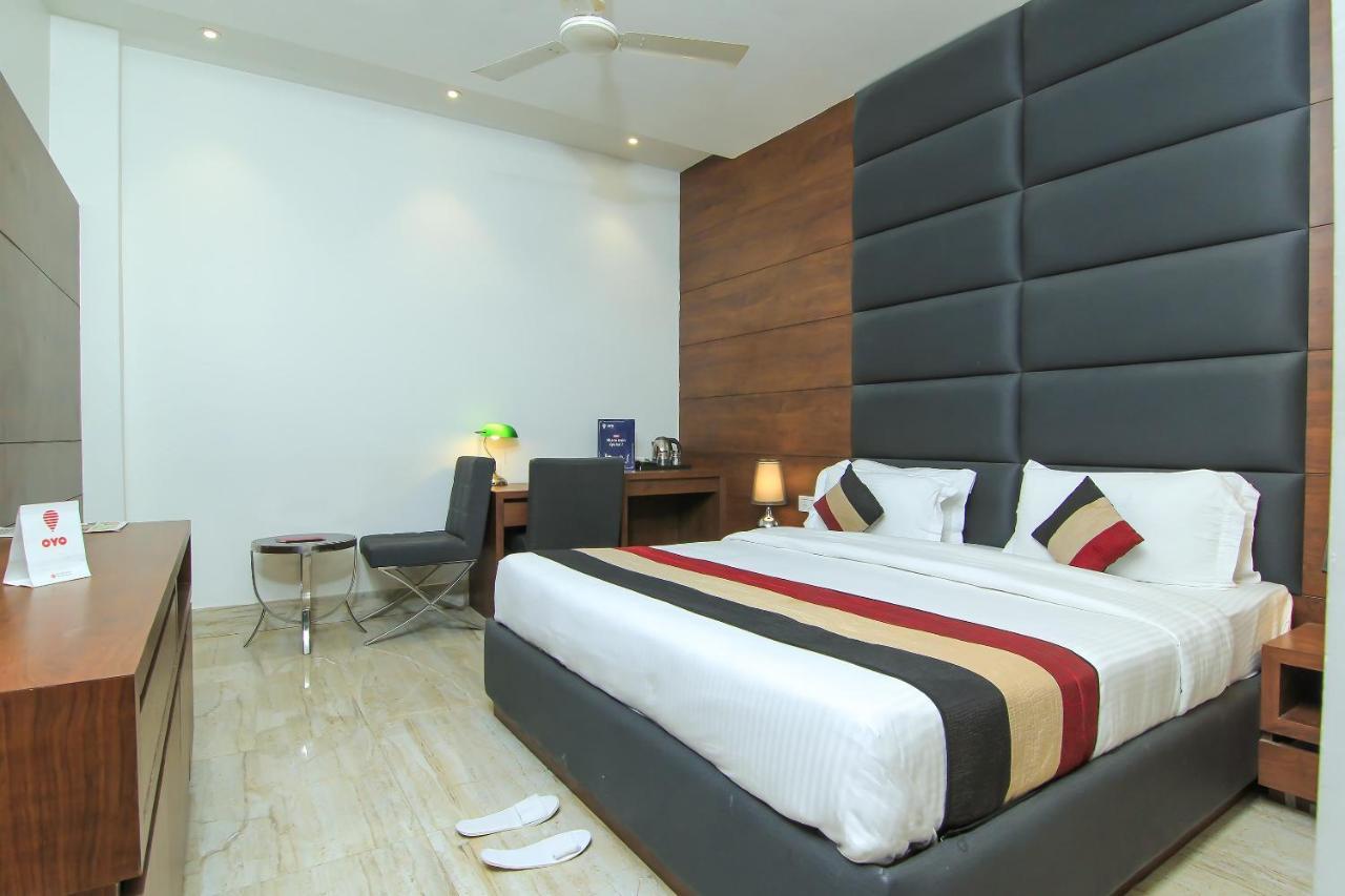 Oyo 1358 Hotel Crossroad Lucknow Buitenkant foto