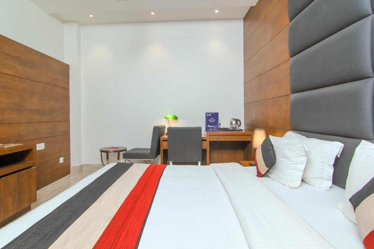 Oyo 1358 Hotel Crossroad Lucknow Buitenkant foto