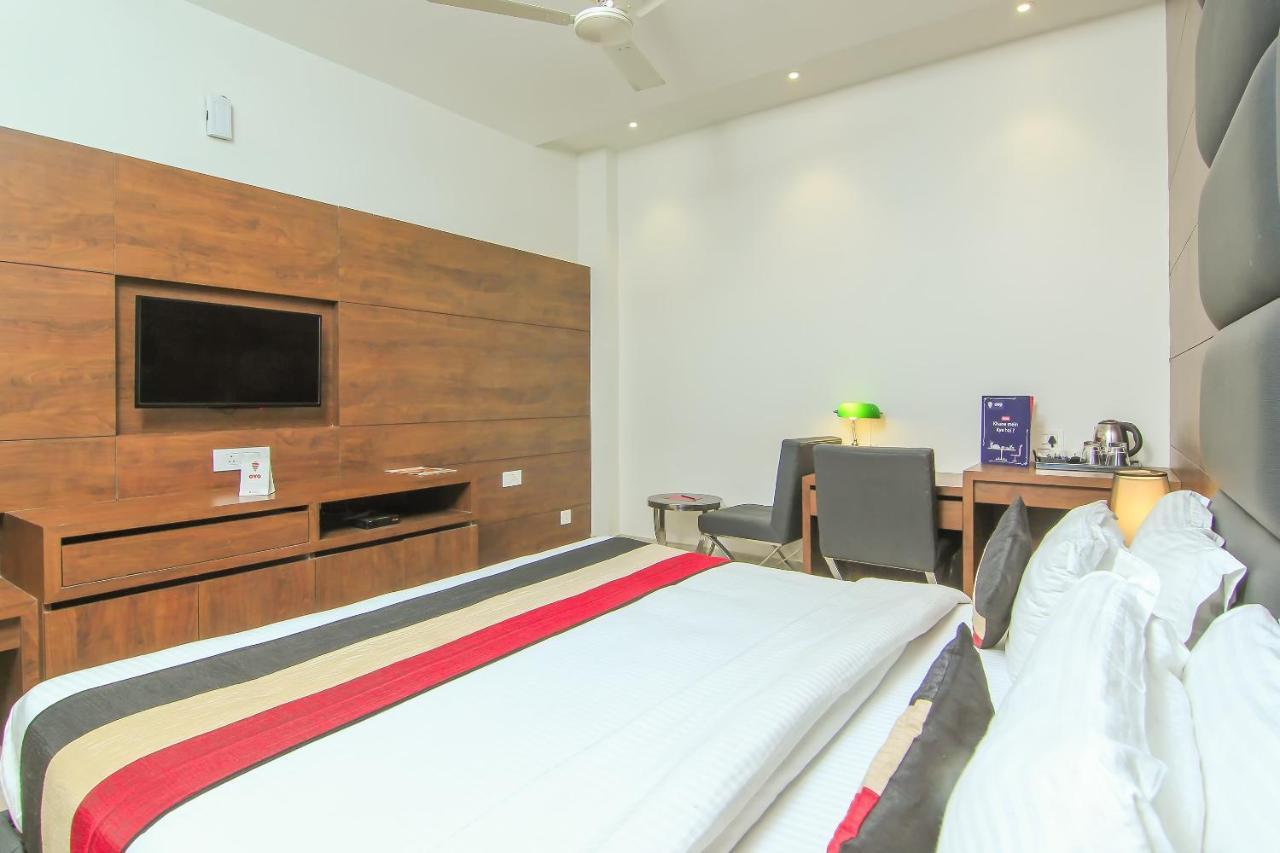 Oyo 1358 Hotel Crossroad Lucknow Buitenkant foto