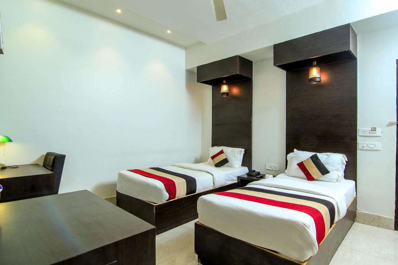 Oyo 1358 Hotel Crossroad Lucknow Buitenkant foto