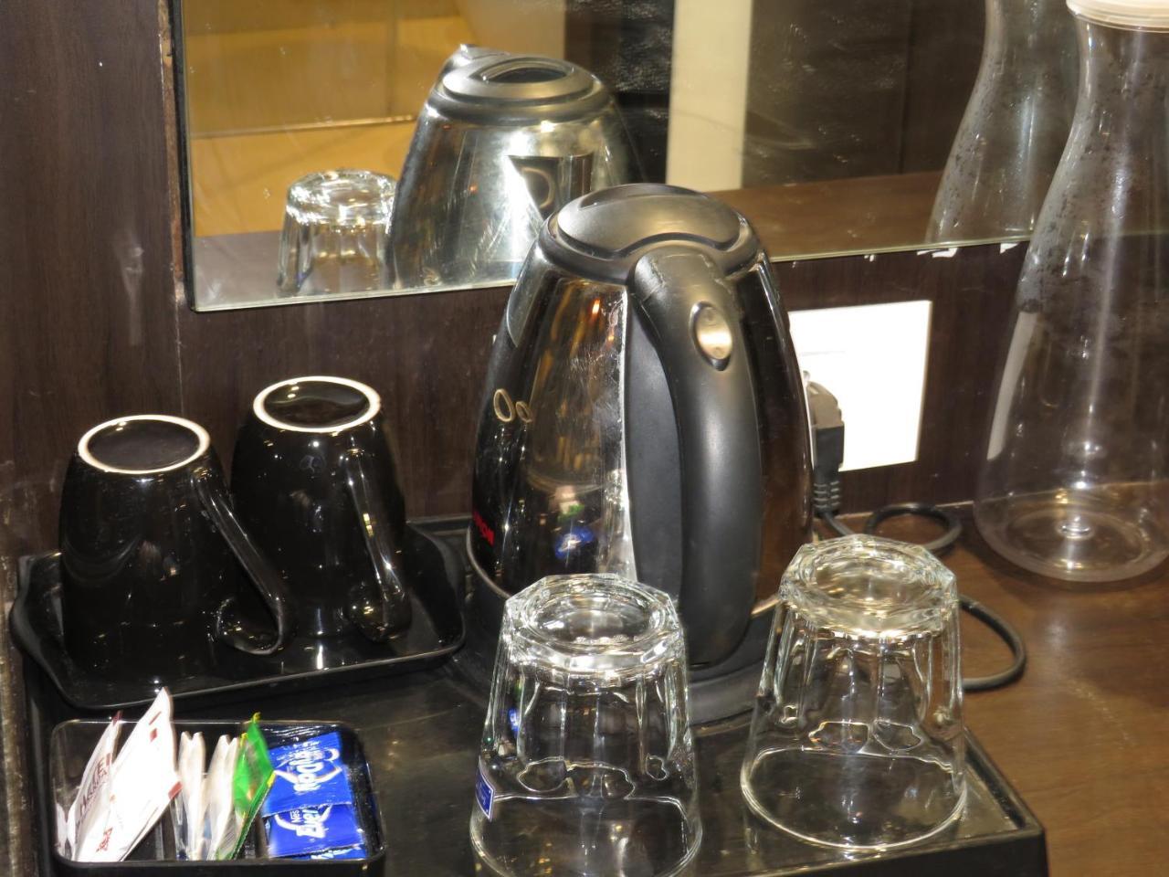 Oyo 1358 Hotel Crossroad Lucknow Buitenkant foto